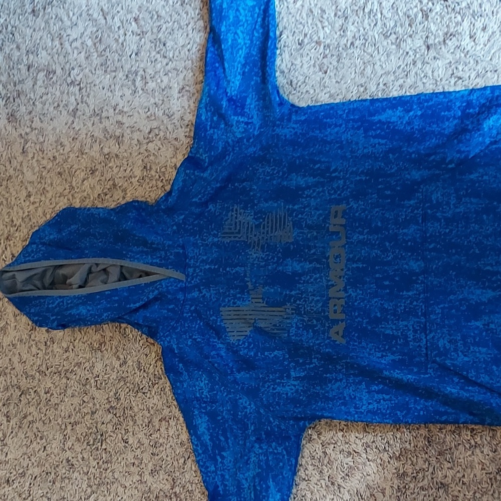 Boys XL Under Armour Hooded sweatshirt